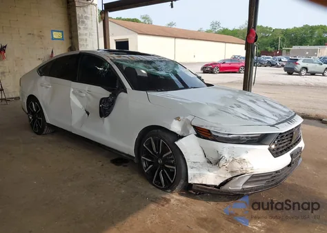 2024 Honda Accord Hybrid Touring z USA, uszkodzony, nr VIN 1HGCY2F84RA090714